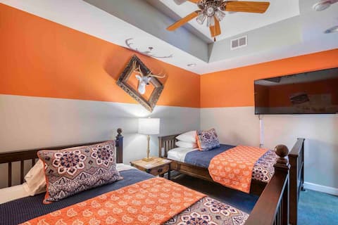 Unwind Vacation Rentals Image