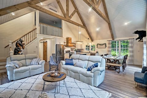 Hot Tub, Grill & Mtn Views! Benezette Cabin