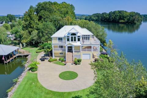 Banana Point Rental at River Rocks Landing