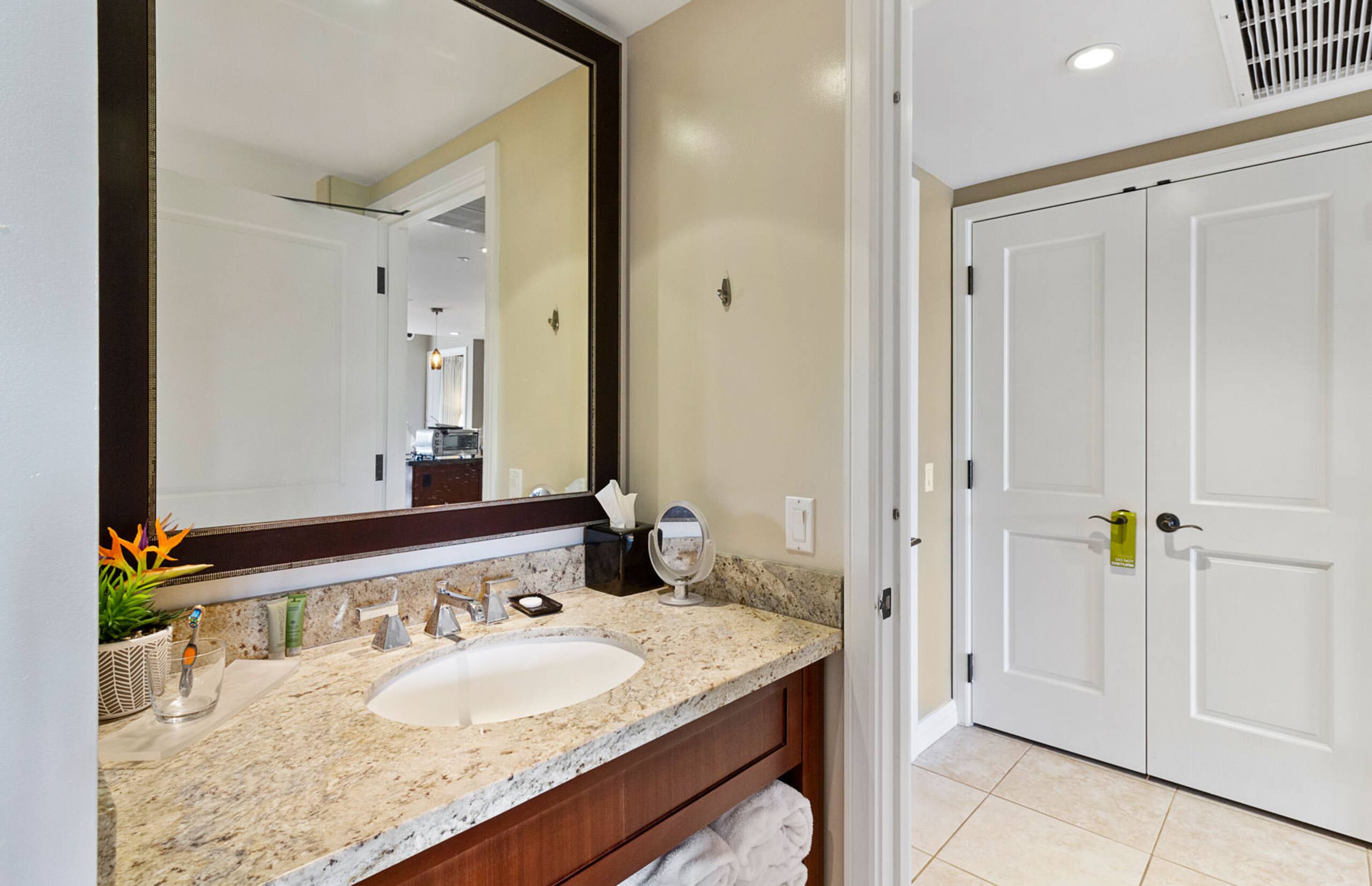 Condo in Lahaina · ★4.0 · 2 bedrooms · 3 beds · 2 baths - Image 18
