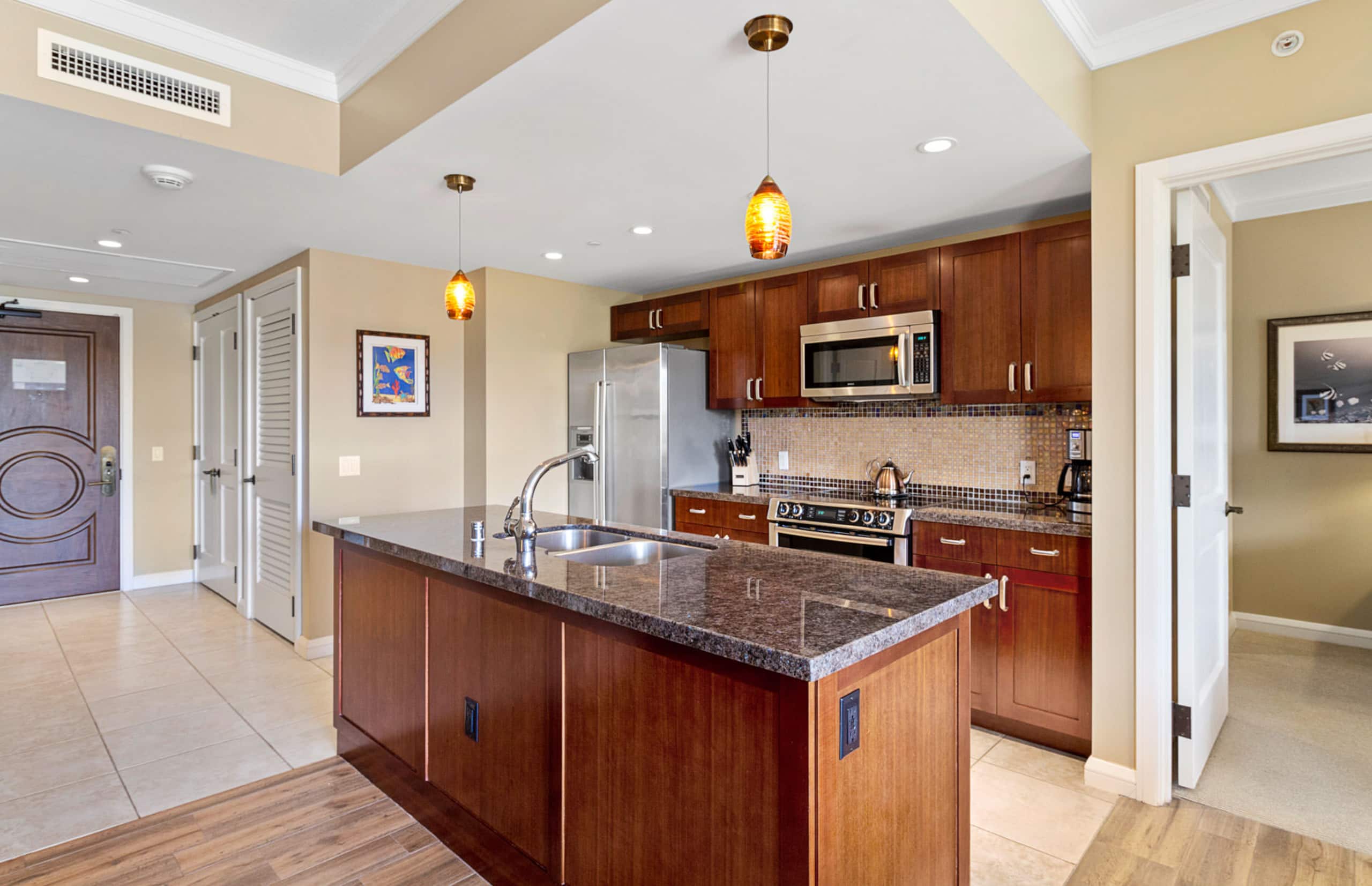Condo in Lahaina · ★4.0 · 2 bedrooms · 3 beds · 2 baths - Image 6