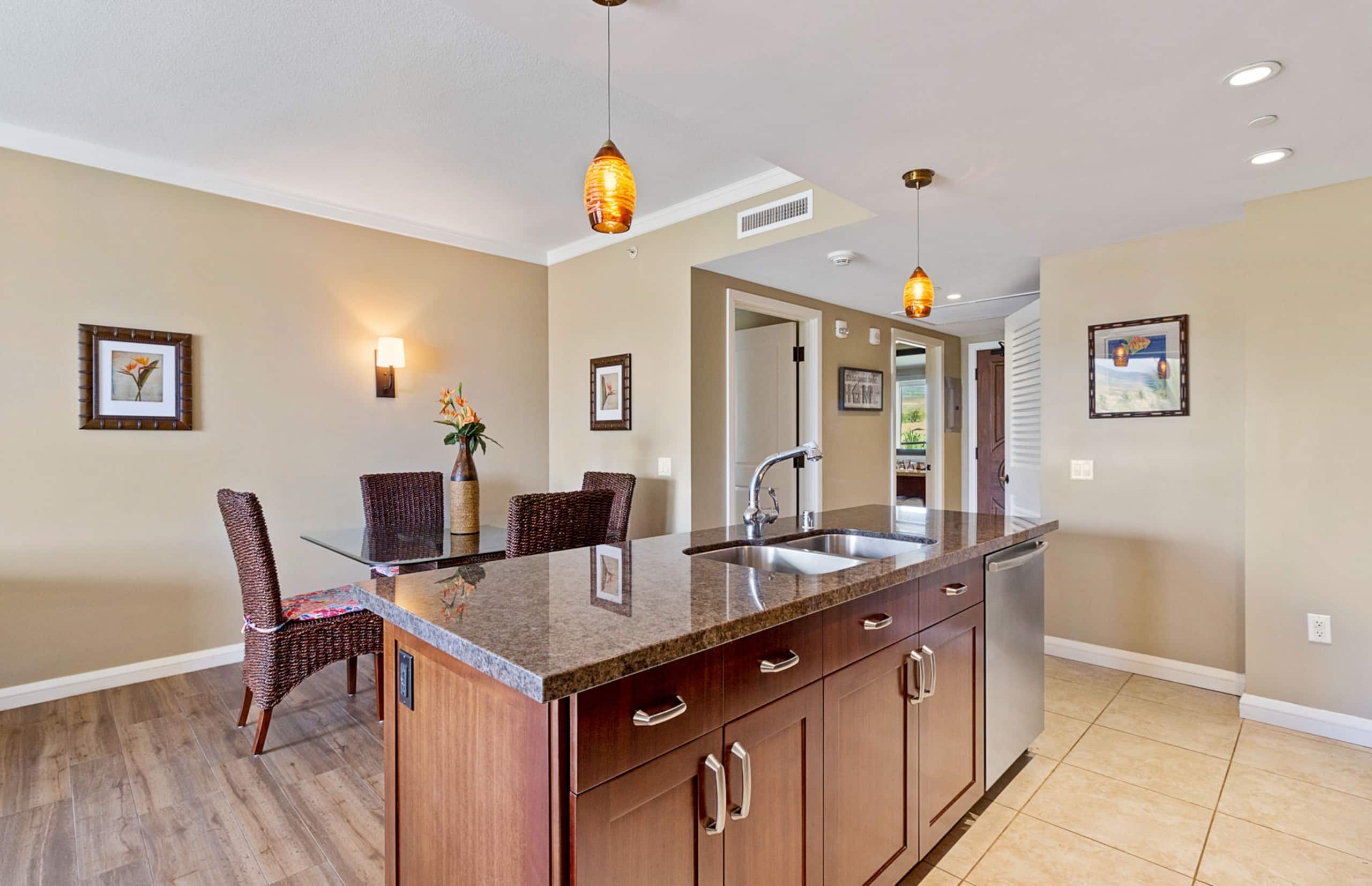 Condo in Lahaina · ★4.0 · 2 bedrooms · 3 beds · 2 baths - Image 5
