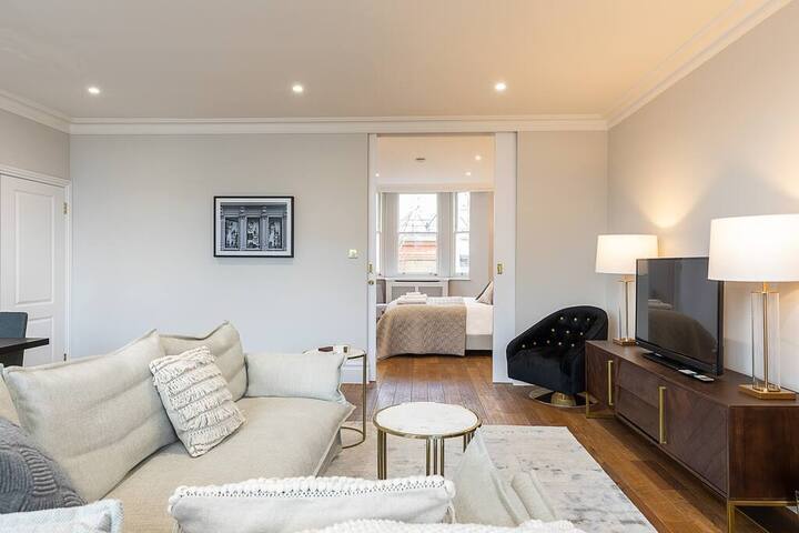 Astonishing flat near Mayfair & Piccadilly Circus gallery image 3