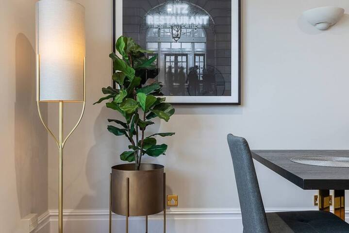 Astonishing flat near Mayfair & Piccadilly Circus gallery image 4