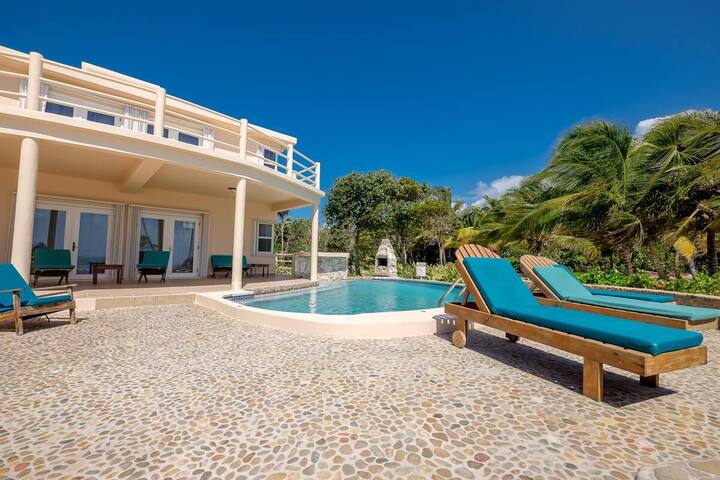 Spacious 2 Story Beachfront Home + Pool, Caretaker gallery image 3