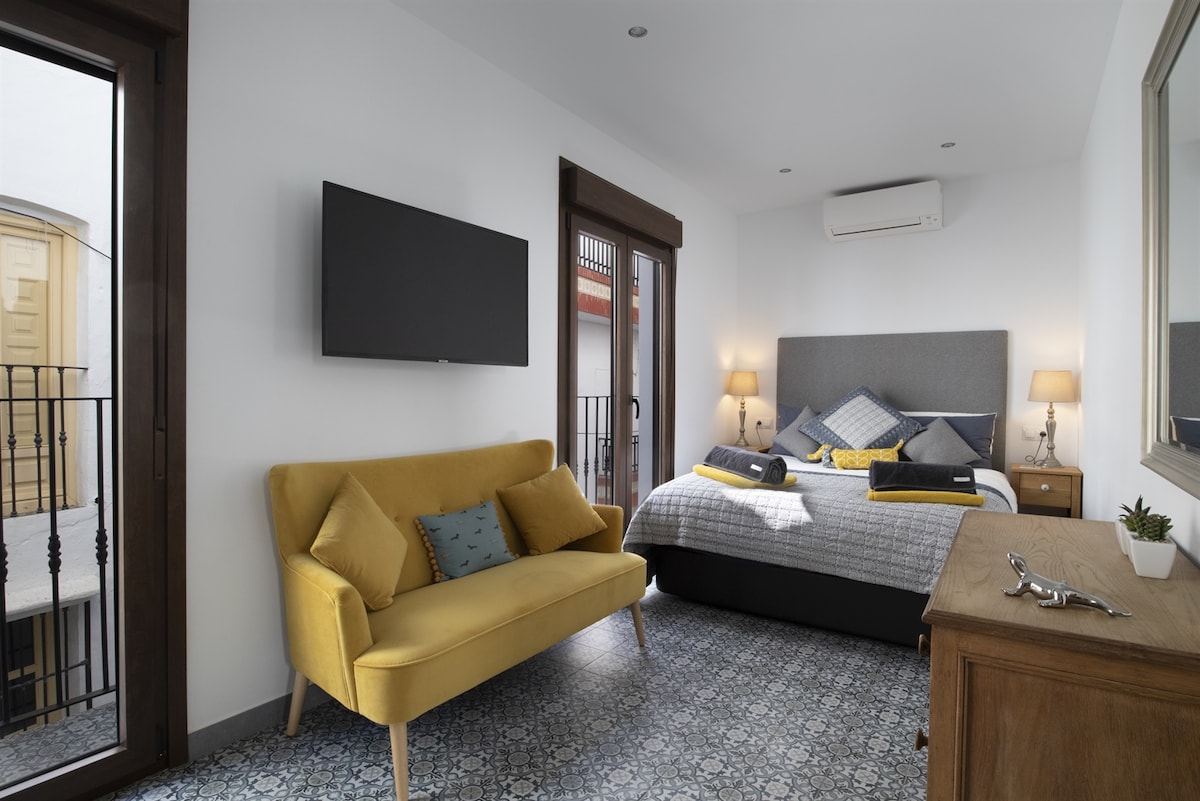 1st floor bedroom - king