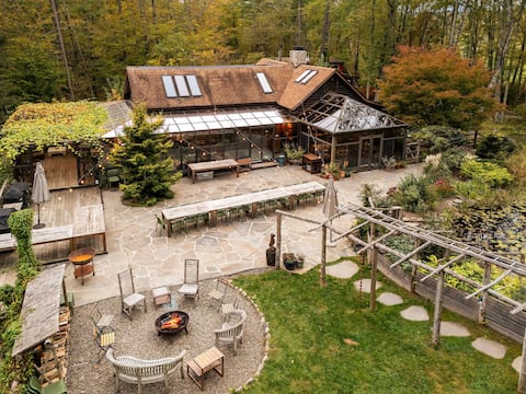 Grateful Woods Animal & Nature Retreat w HT & FP