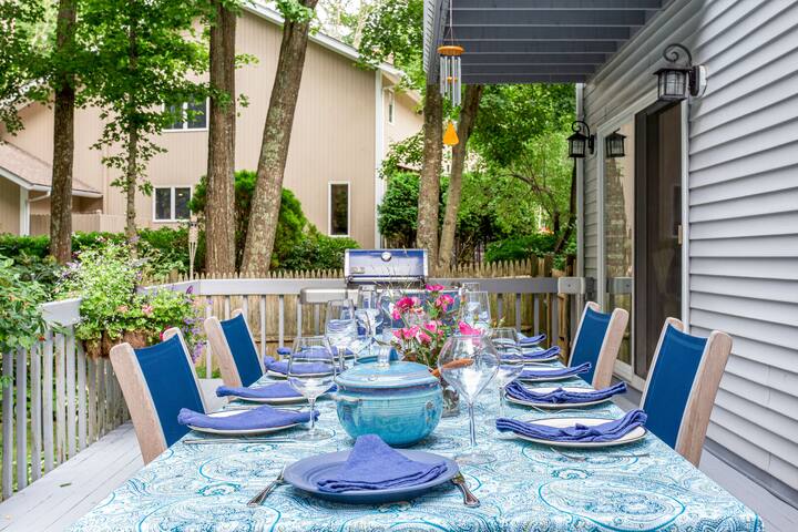 3 miles to beach with pool and large deck; 6BR/4BA gallery image 4