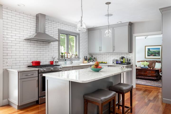 3 miles to beach with pool and large deck; 6BR/4BA gallery image 5