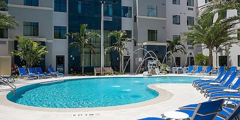 Great Find! Free Breakfast, Onsite Pool