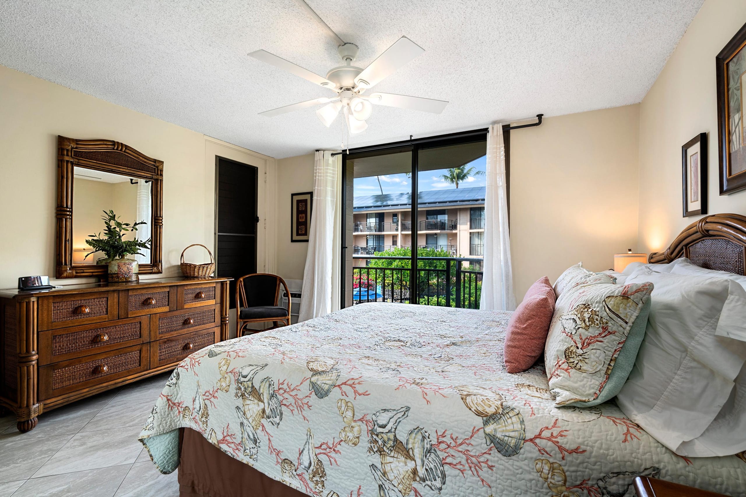 Condo in Kailua-Kona · ★4.94 · 2 bedrooms · 3 beds · 2 baths - Image 11