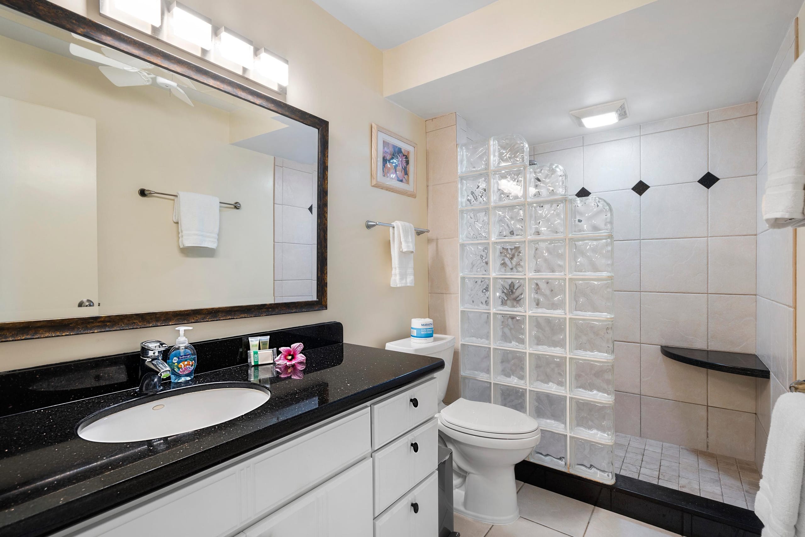 Condo in Kailua-Kona · ★4.94 · 2 bedrooms · 3 beds · 2 baths - Image 12