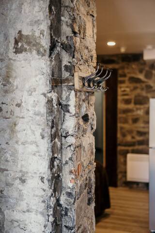 Modern Meets Rustic- 2 Bedroom in Old Quebec gallery image 2