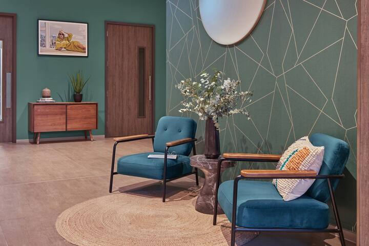 Sonder at Britain Quay | 2BR Apartment w/ Balcony gallery image 5