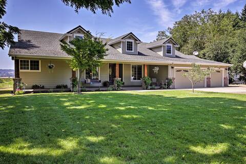 McMinnville Wine Country Home w/ Hot Tub + Deck
