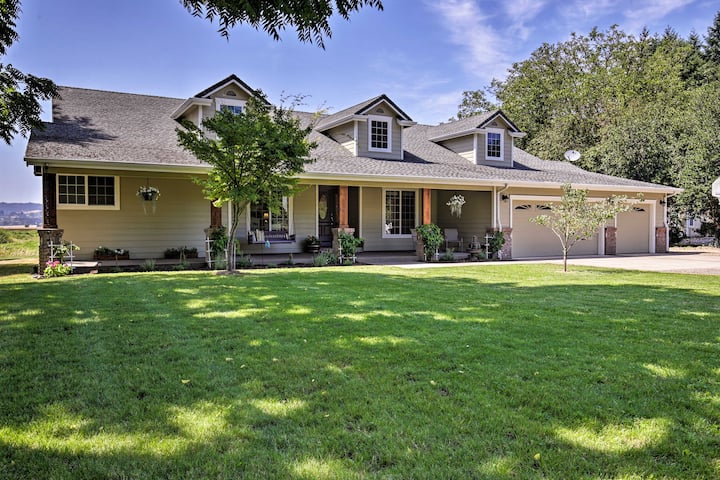 McMinnville Wine Country Home w/ Hot Tub + Deck
