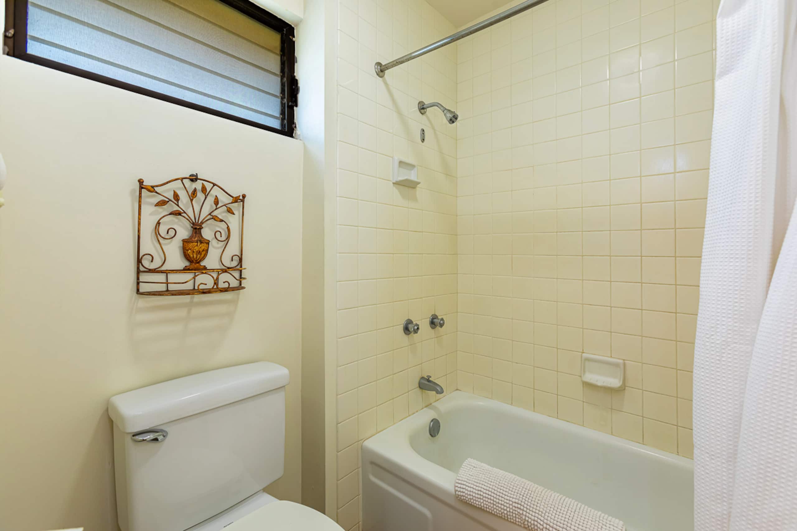 Townhouse in Kihei · ★4.28 · 2 bedrooms · 5 beds · 2.5 baths - Image 23