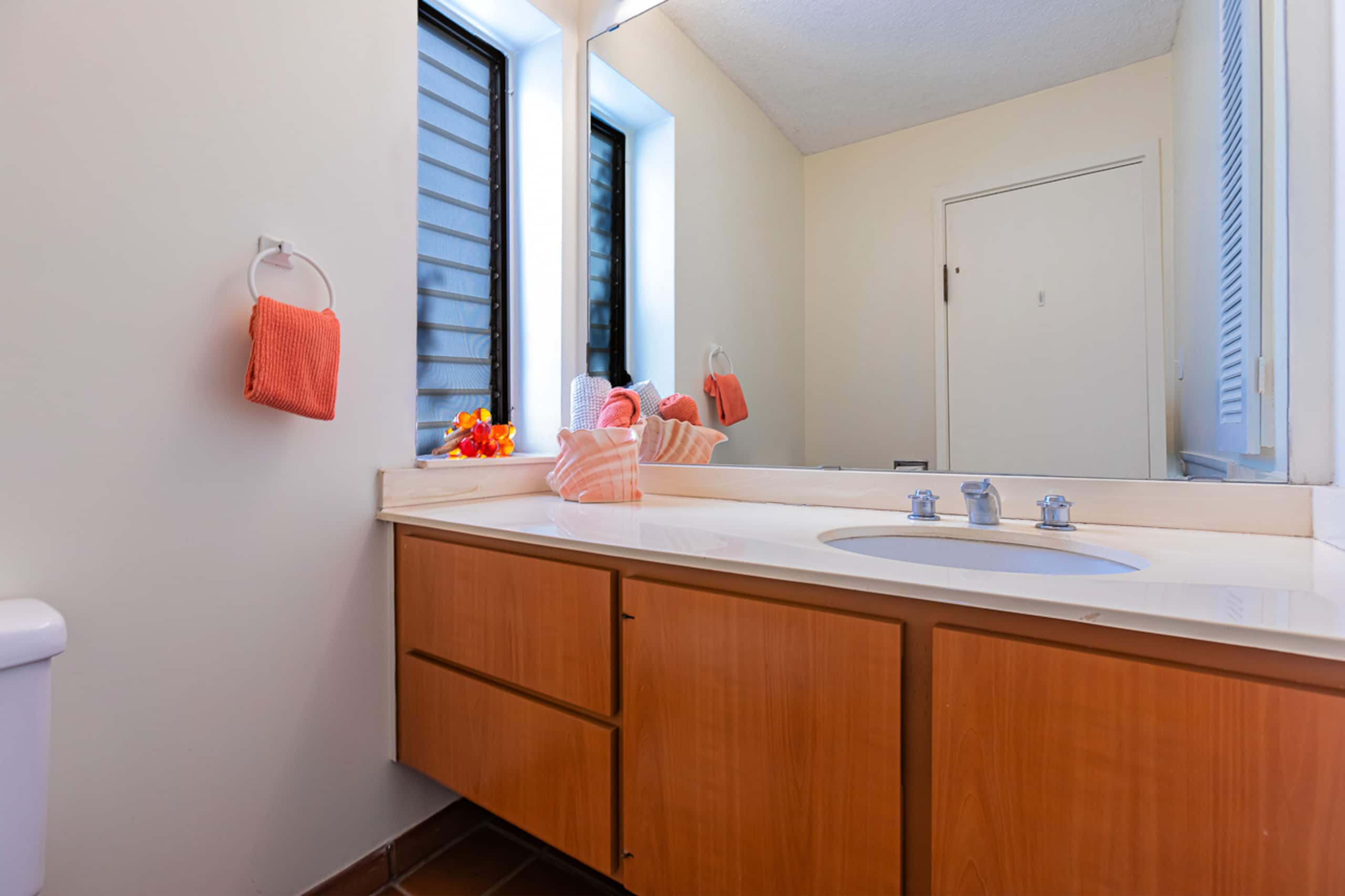 Townhouse in Kihei · ★4.28 · 2 bedrooms · 5 beds · 2.5 baths - Image 13