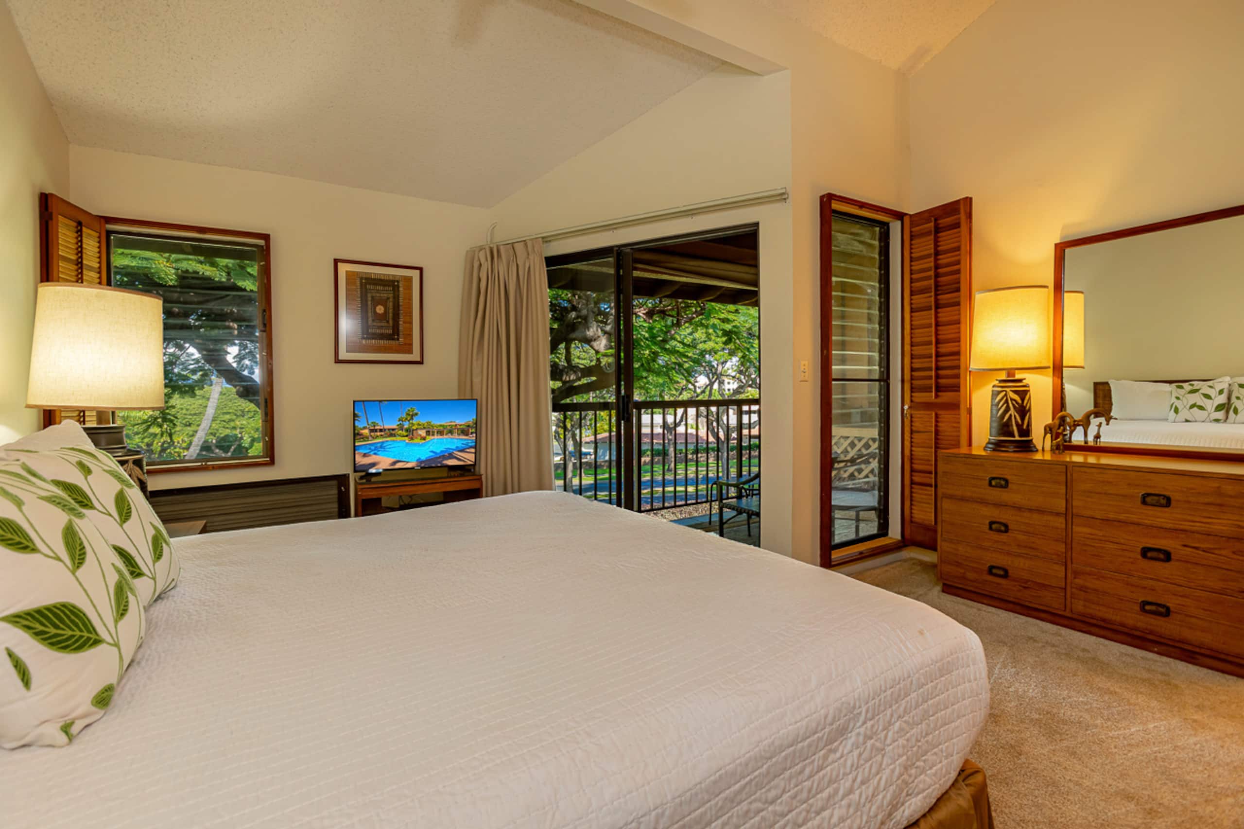 Townhouse in Kihei · ★4.28 · 2 bedrooms · 5 beds · 2.5 baths - Image 17