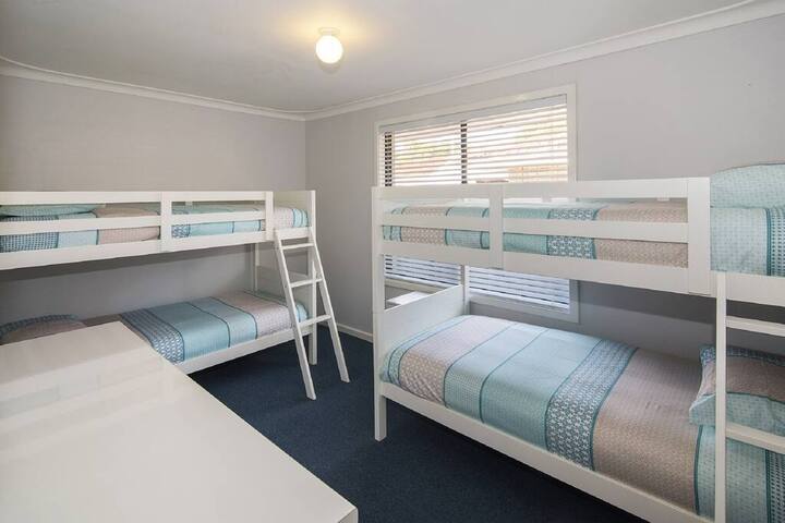 Haven By the Bay- Short walk to Broadwater beach gallery image 5