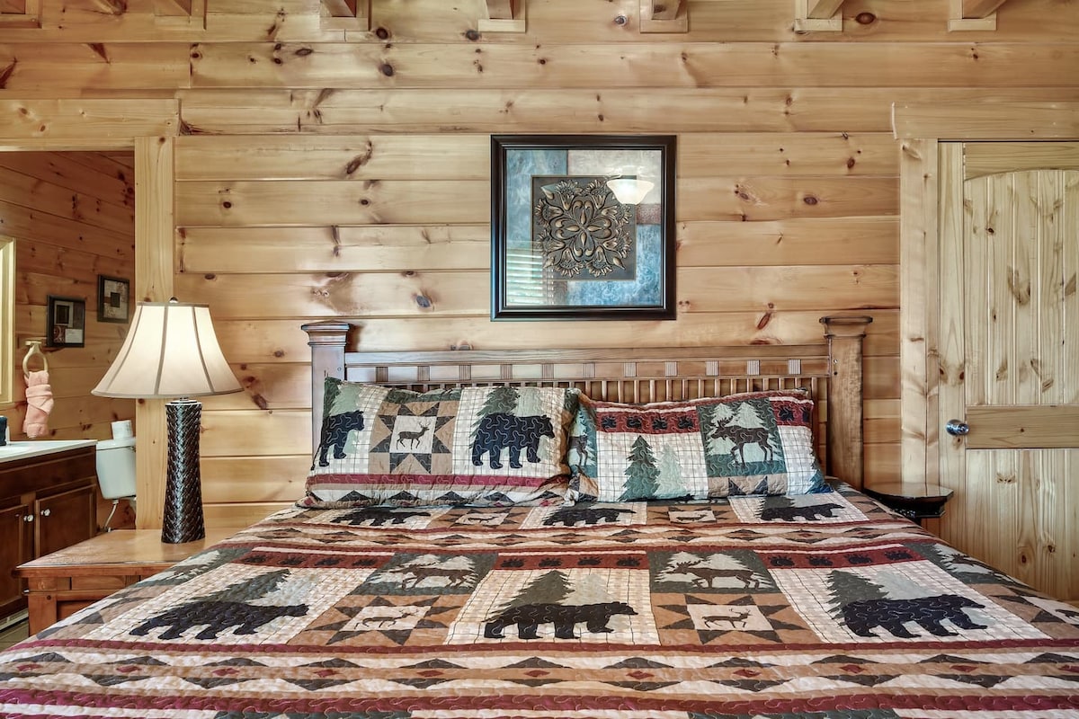 ก้าวเข้าสู่โลกแห่งความสะดวกสบายและมีสไตล์ด้วยเตียงที่สง่างามนี้ตั้งอยู่บนฉากหลังของผนังไม้ธรรมชาตินำเสนอการออกแบบที่ทันสมัยและเสน่ห์แบบออร์แกนิก

# ฤดูร้อน