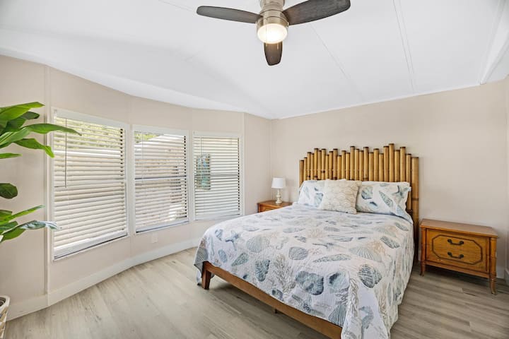 Dhoma e gjumit 1 me krevat dopio "queen" dhe banjë ngjitur