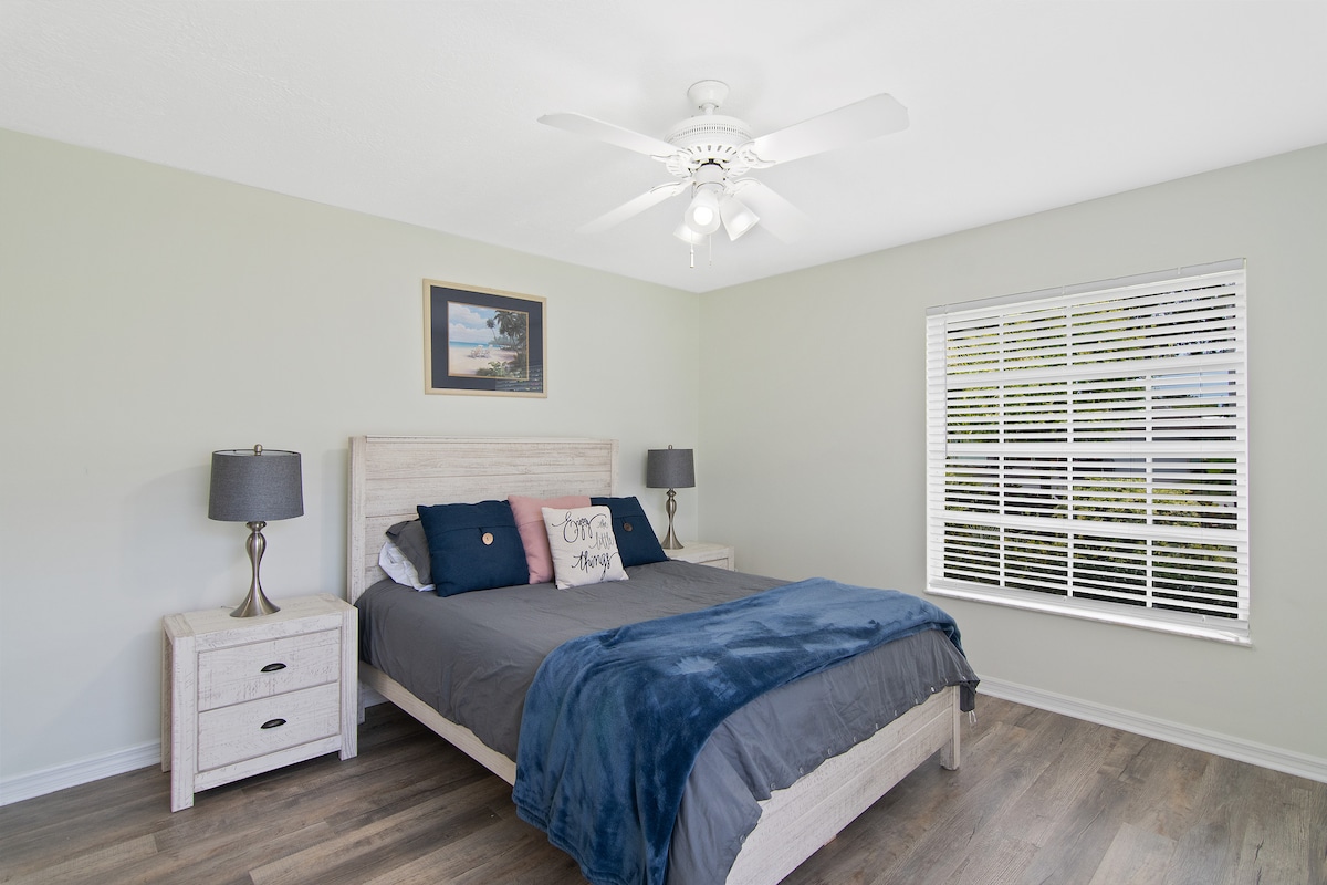 ห้องนอนที่ 2 เตียงควีนไซส์: ห้องน้ำห้องที่ 2 ด้านนอกห้องนอนโดยตรง