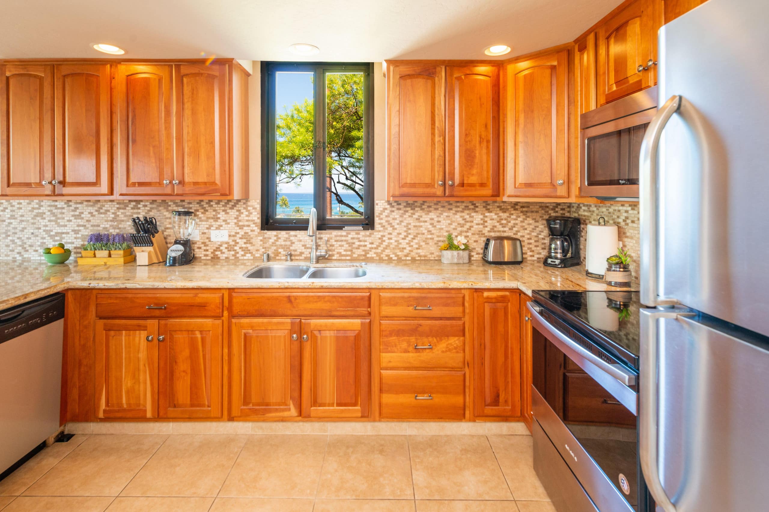 Condo in Kailua-Kona · ★4.87 · 2 bedrooms · 4 beds · 3 private baths - Image 4