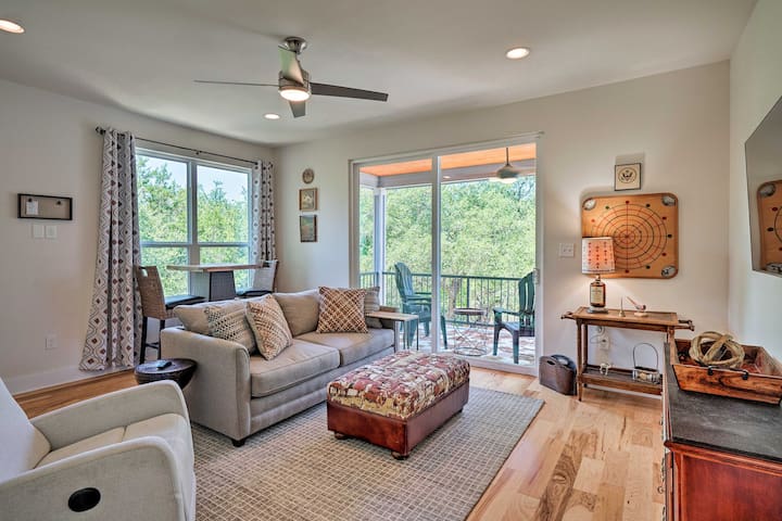 Walk to Lake Austin: Spacious Getaway w/ Patio