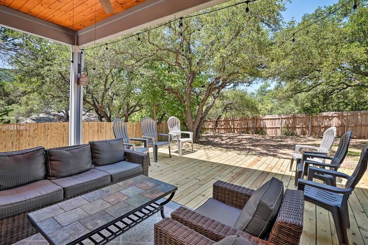 Walk to Lake Austin: Spacious Getaway w/ Patio gallery image 3