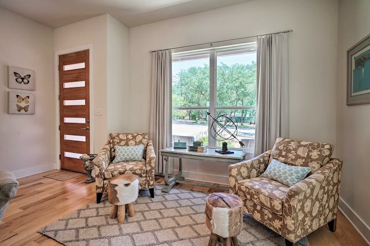 Walk to Lake Austin: Spacious Getaway w/ Patio gallery image 2