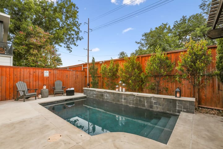 Spacious and Sleek Modern Elegance |Heated Pool
