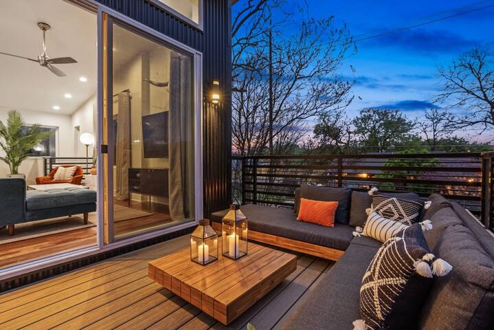 Spacious and Sleek Modern Elegance |Heated Pool gallery image 2