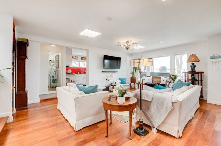 Sunny Jim’s Sea Cave unique home! gallery image 4