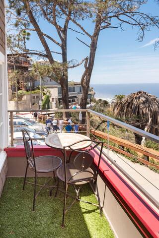 Sunny Jim’s Sea Cave unique home! gallery image 5