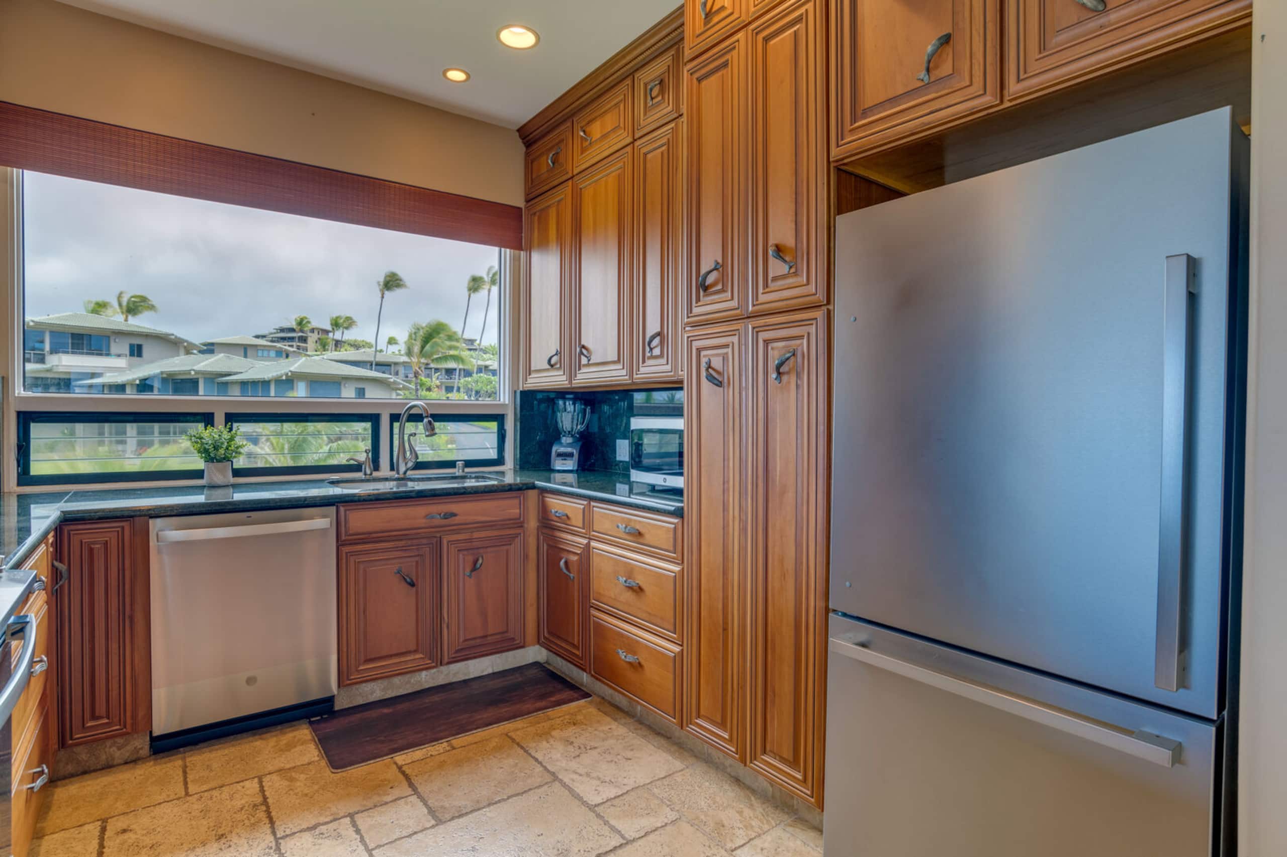 Condo in Lahaina · ★4.88 · 2 bedrooms · 4 beds · 2.5 baths - Image 3