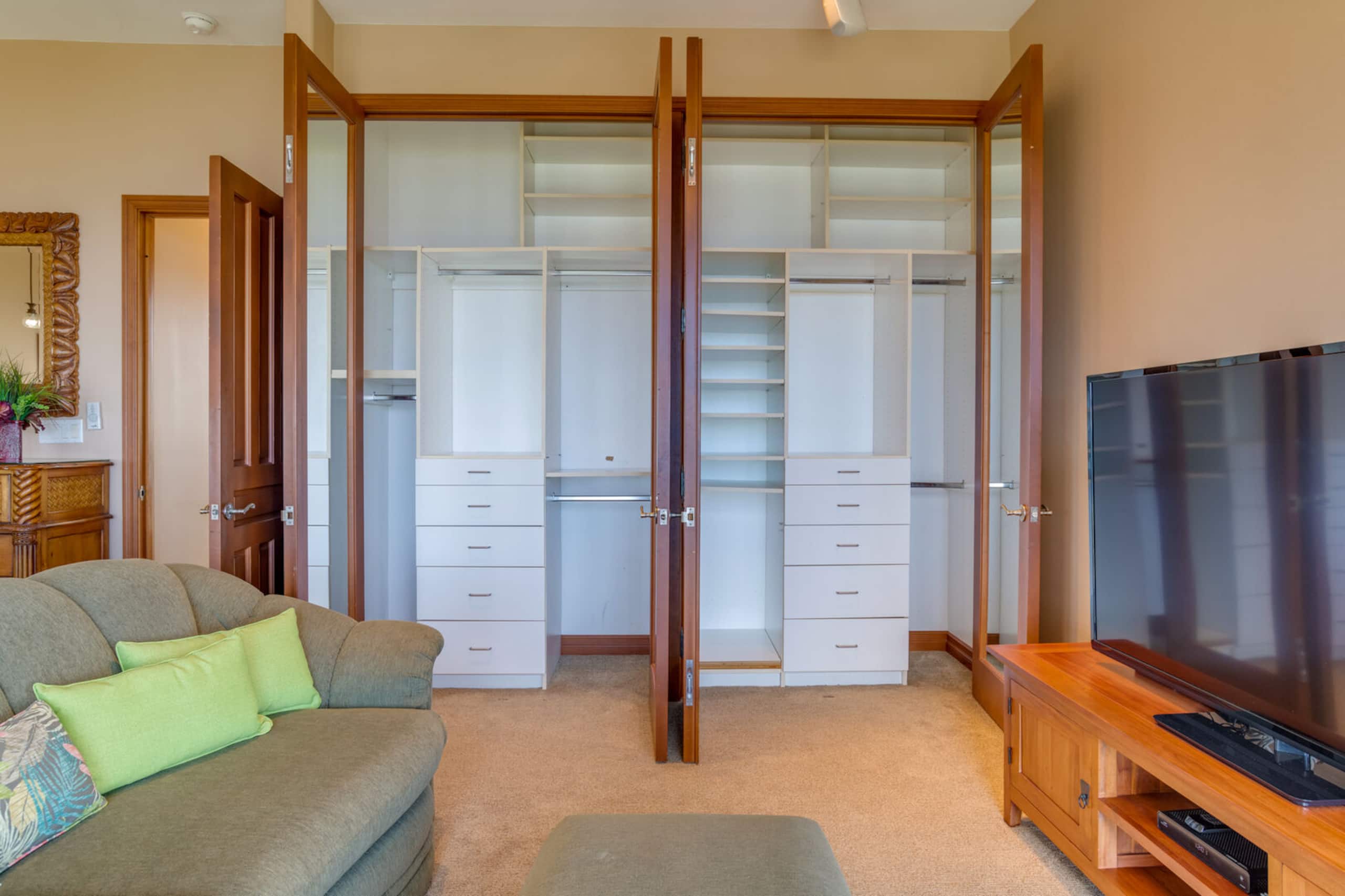 Condo in Lahaina · ★4.88 · 2 bedrooms · 4 beds · 2.5 baths - Image 11