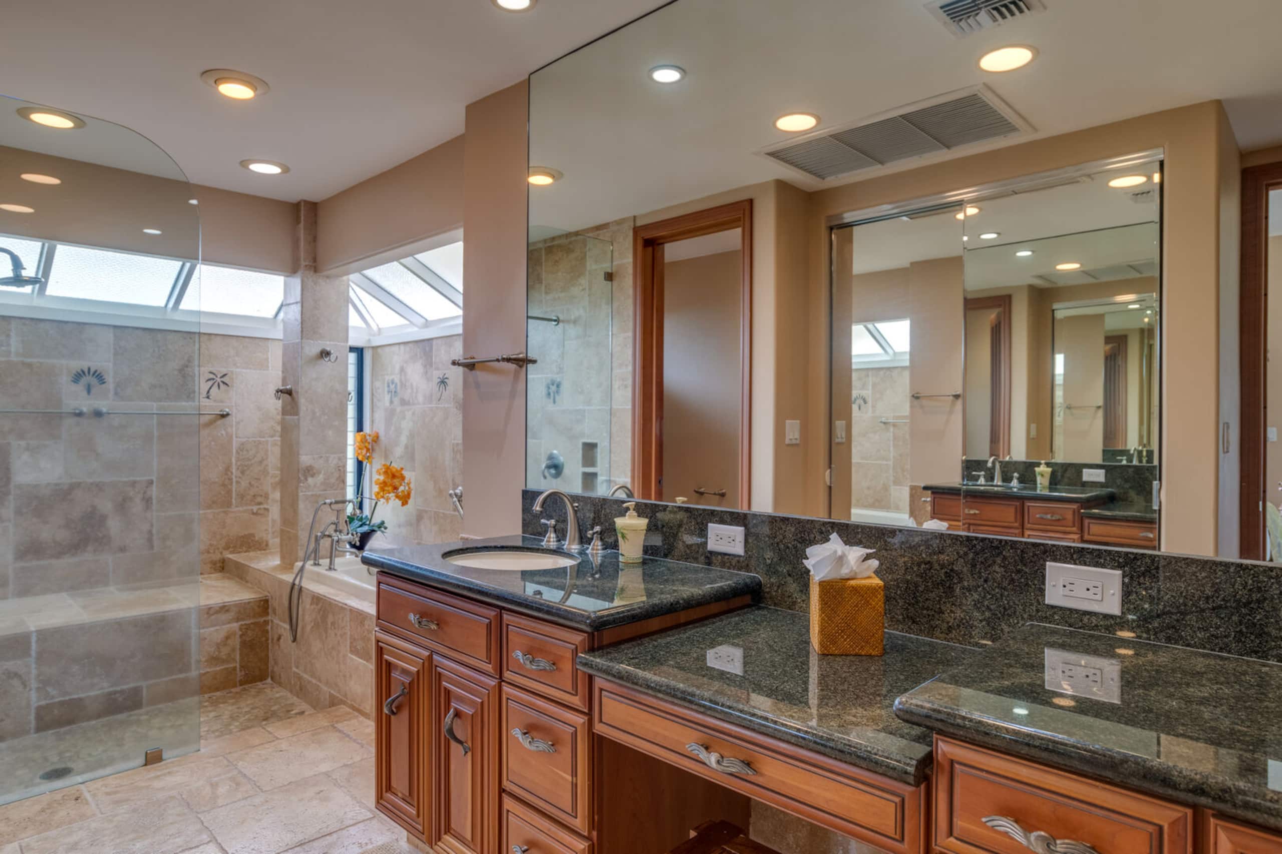 Condo in Lahaina · ★4.88 · 2 bedrooms · 4 beds · 2.5 baths - Image 24