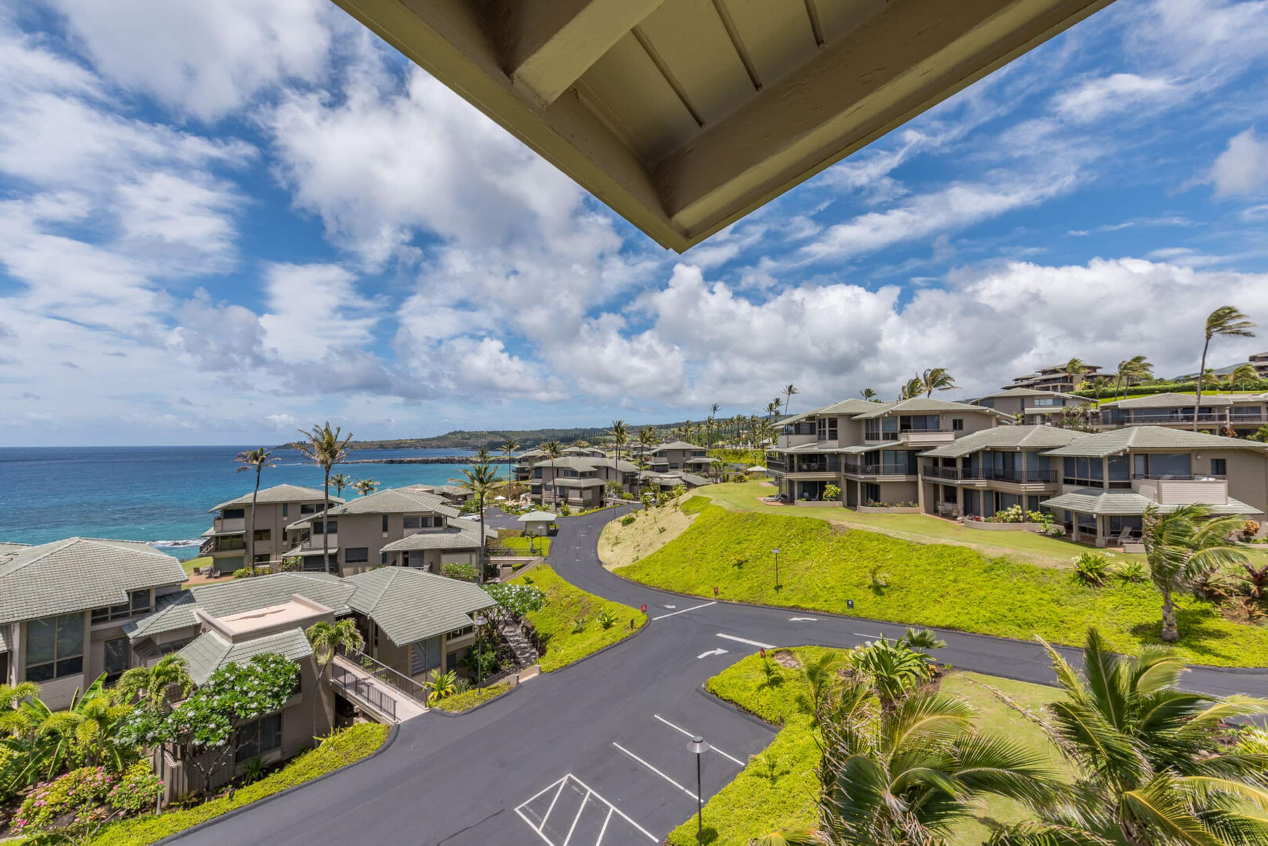Condo in Lahaina · ★4.88 · 2 bedrooms · 4 beds · 2.5 baths - Image 34