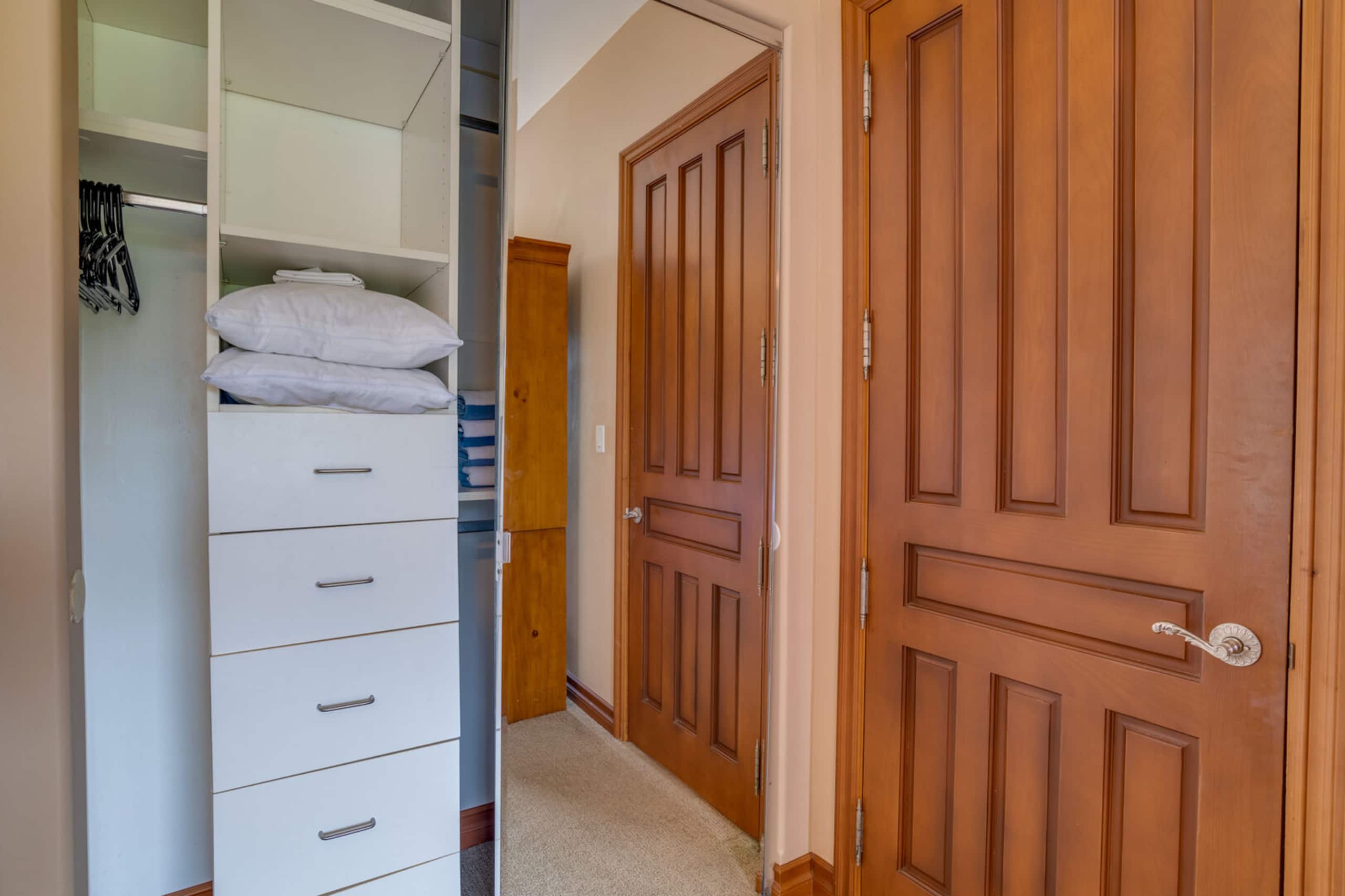 Condo in Lahaina · ★4.88 · 2 bedrooms · 4 beds · 2.5 baths - Image 21