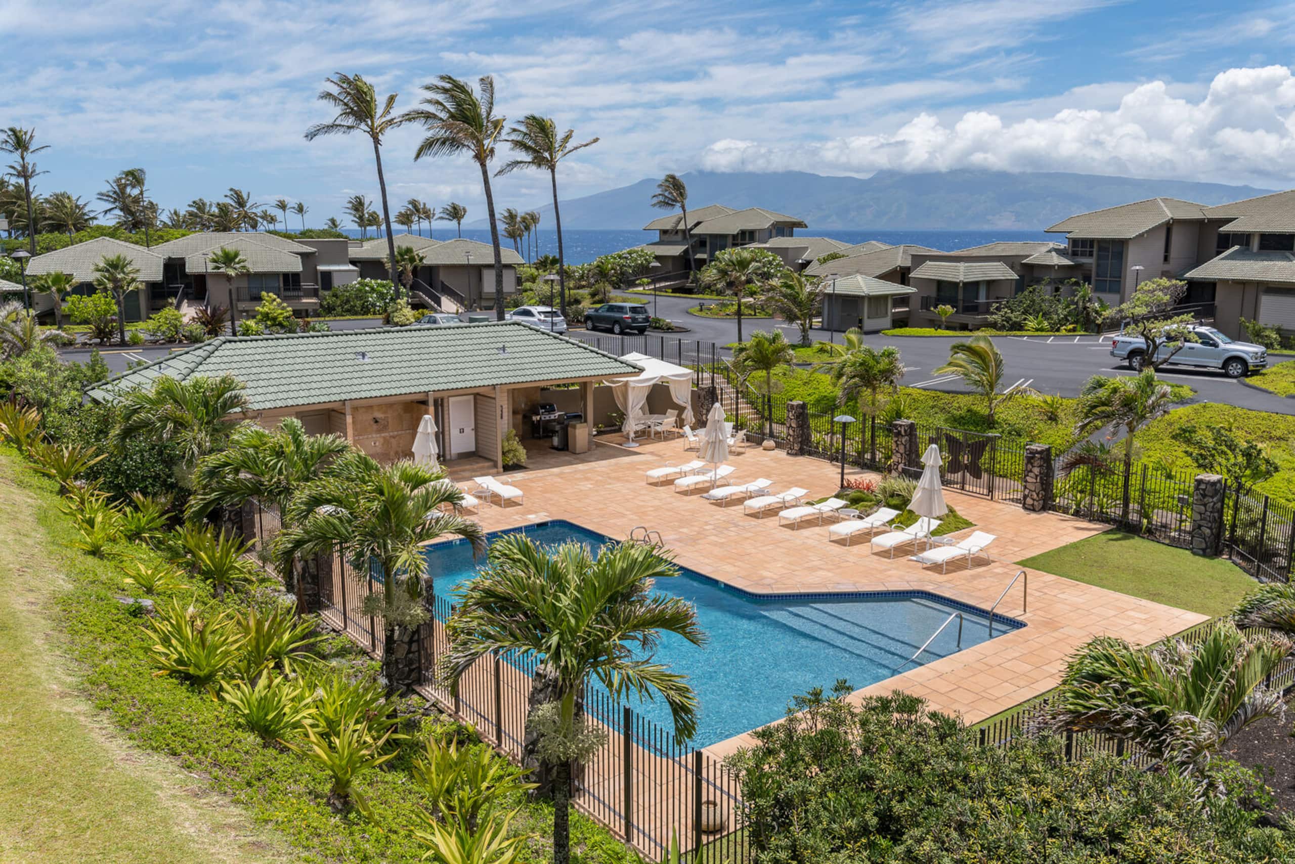 Condo in Lahaina · ★4.88 · 2 bedrooms · 4 beds · 2.5 baths - Image 37