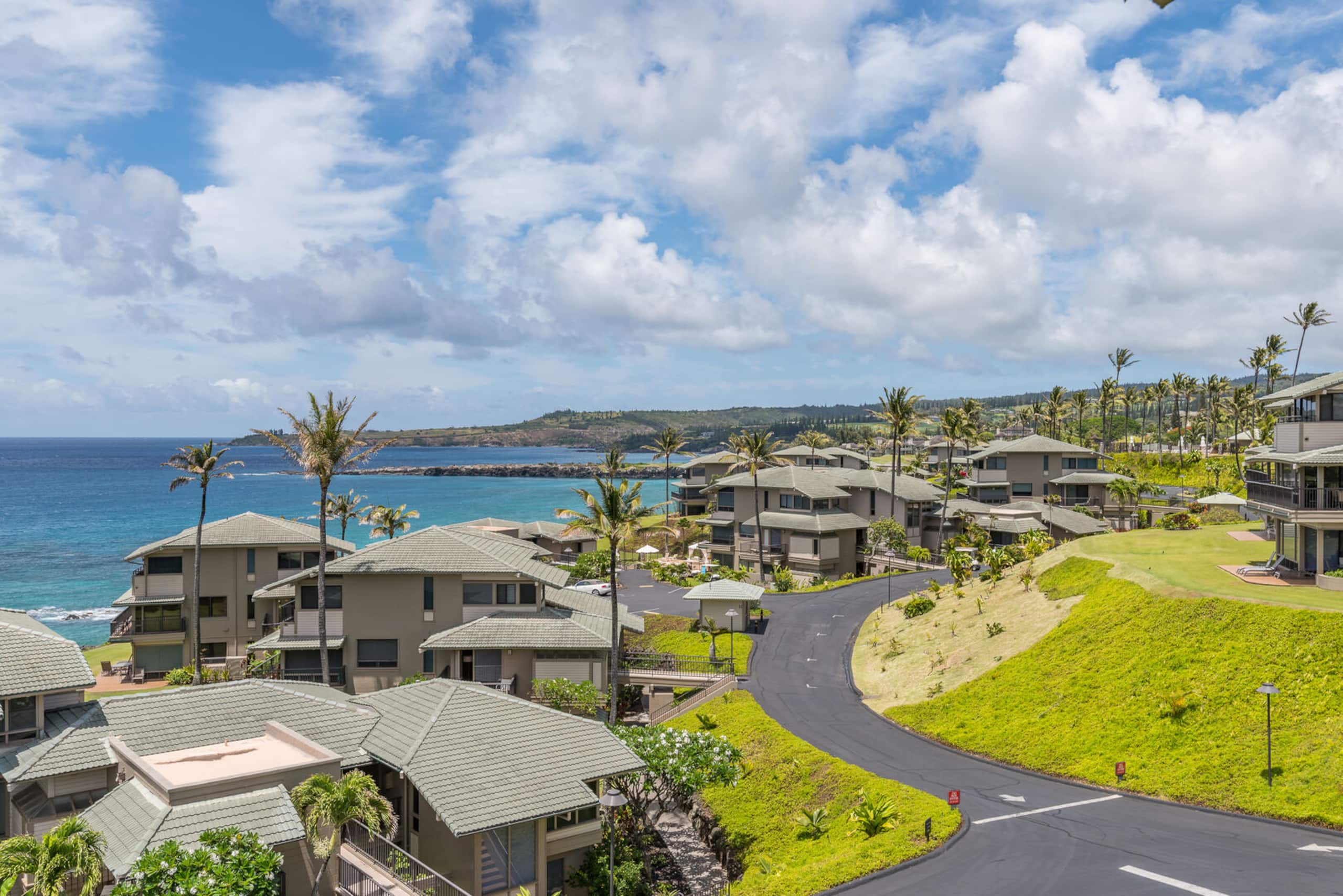 Condo in Lahaina · ★4.88 · 2 bedrooms · 4 beds · 2.5 baths - Image 35