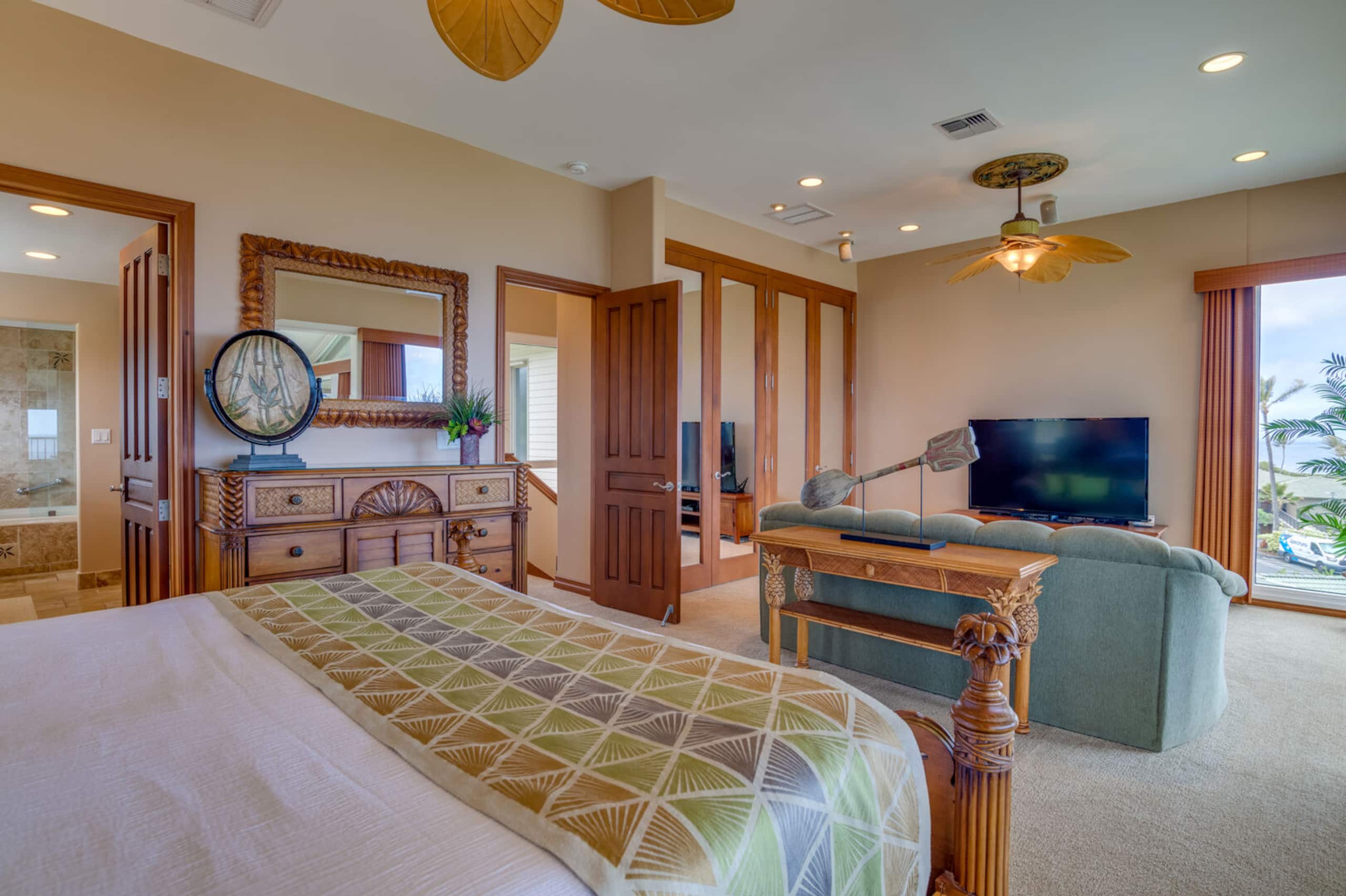 Condo in Lahaina · ★4.88 · 2 bedrooms · 4 beds · 2.5 baths - Image 19
