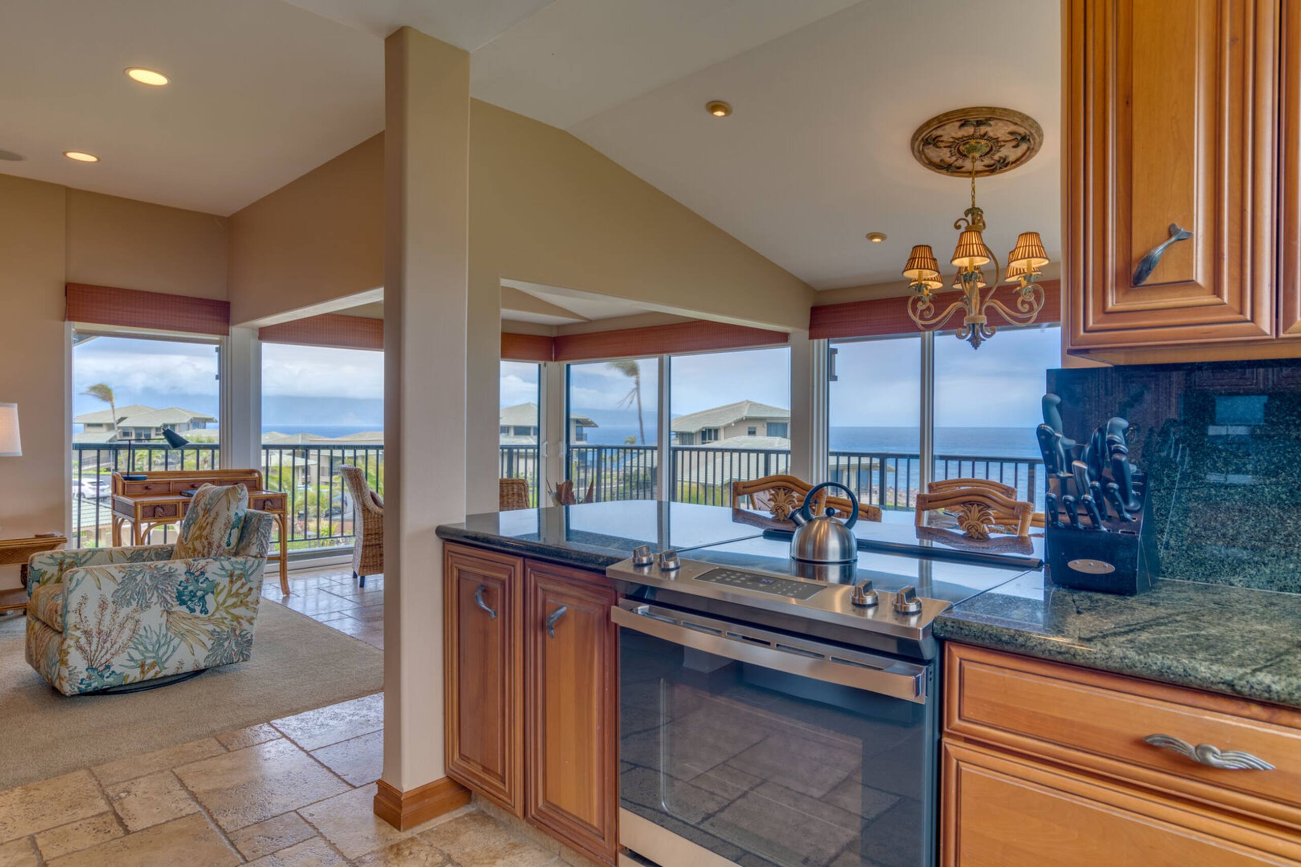 Condo in Lahaina · ★4.88 · 2 bedrooms · 4 beds · 2.5 baths - Image 4