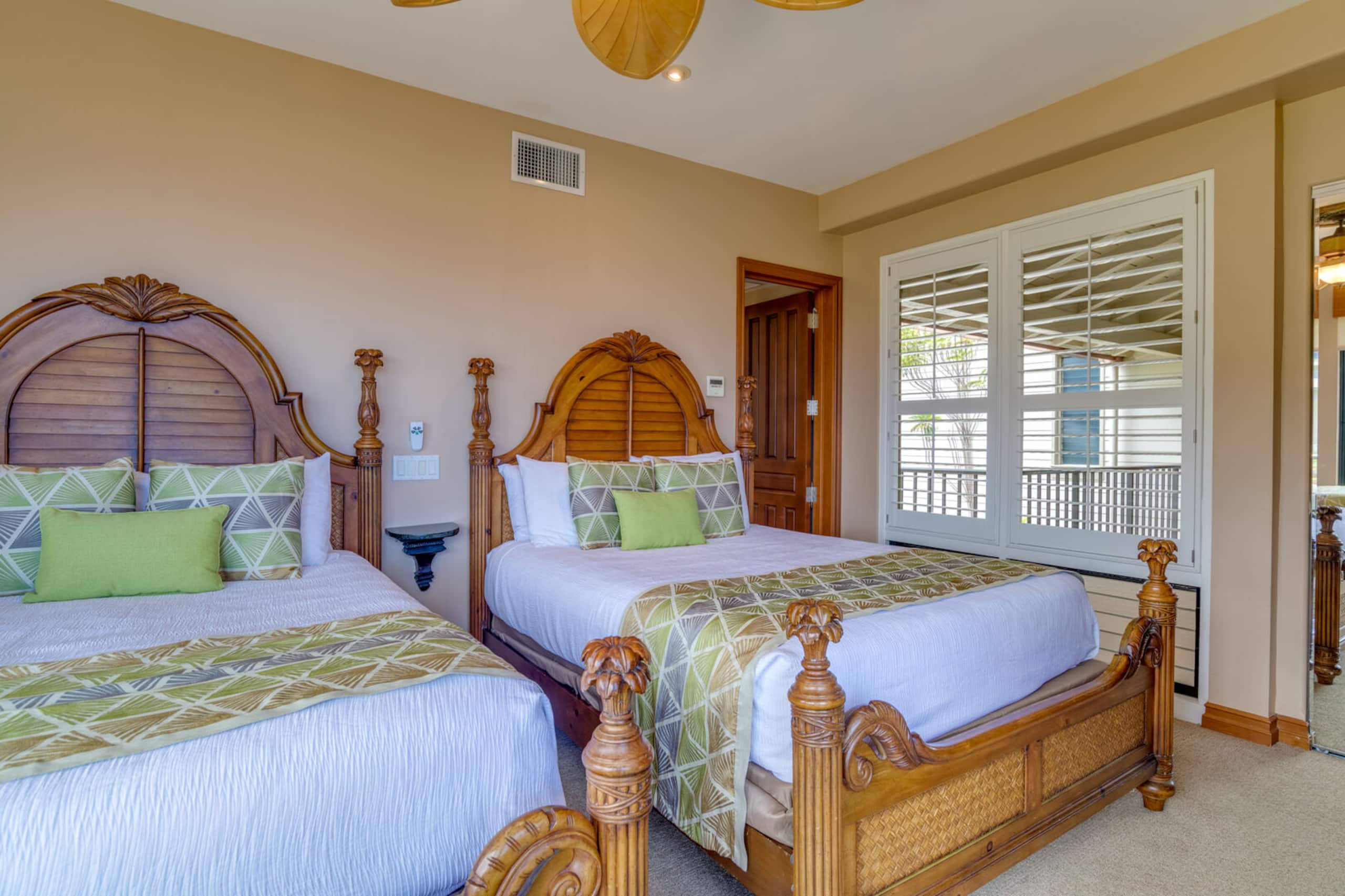 Condo in Lahaina · ★4.88 · 2 bedrooms · 4 beds · 2.5 baths - Image 23