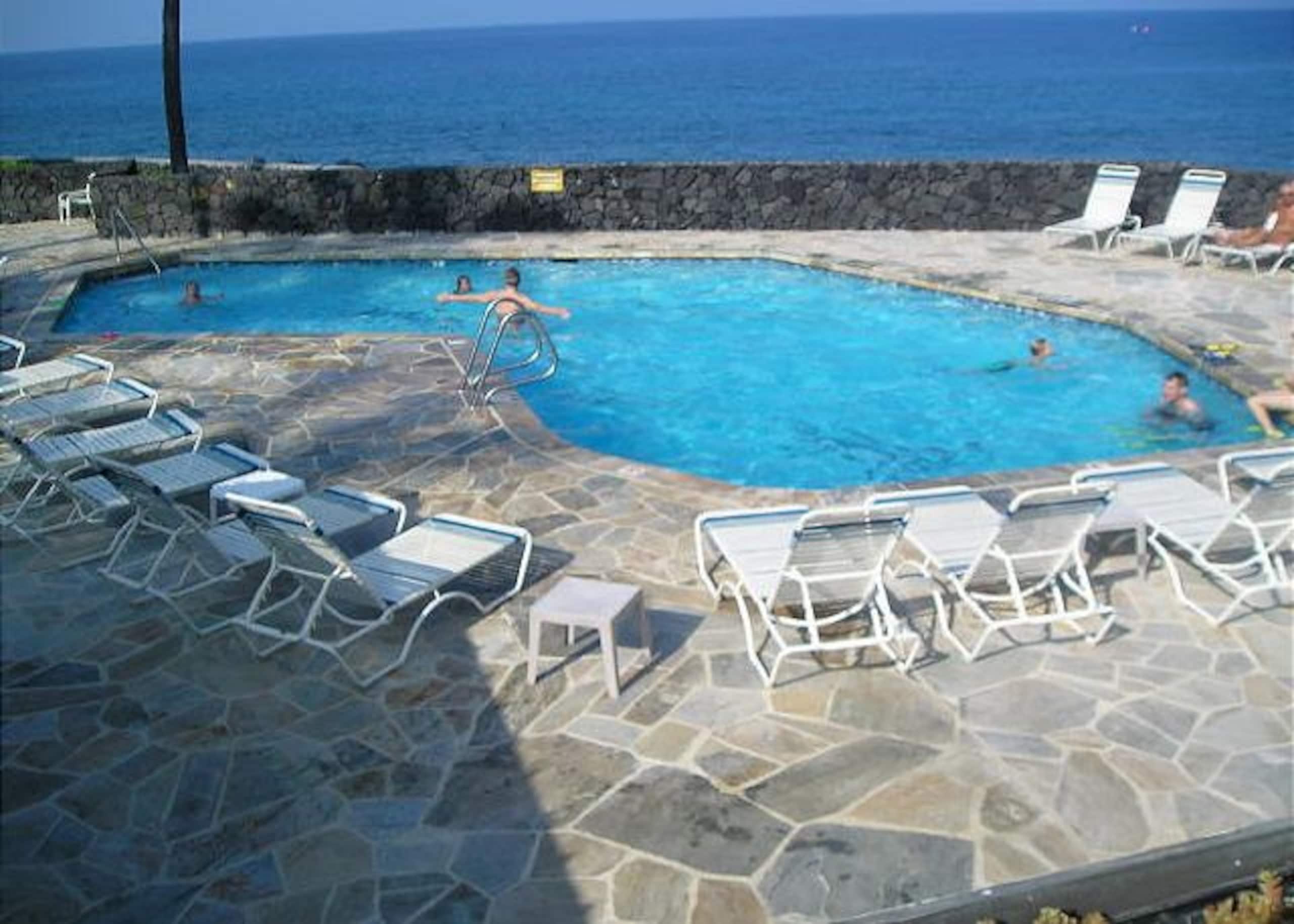Condo in Kailua-Kona · ★5.0 · 2 bedrooms · 3 beds · No bathroom - Image 19