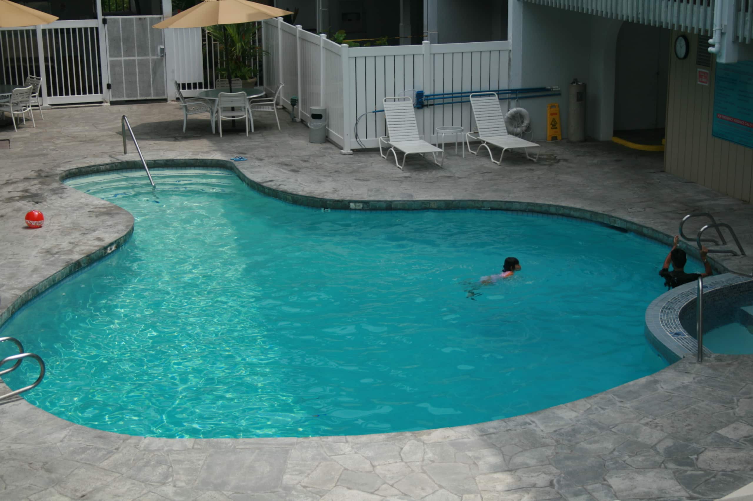 Condo in Kailua-Kona · ★4.18 · 2 bedrooms · 4 beds · No bathroom - Image 14