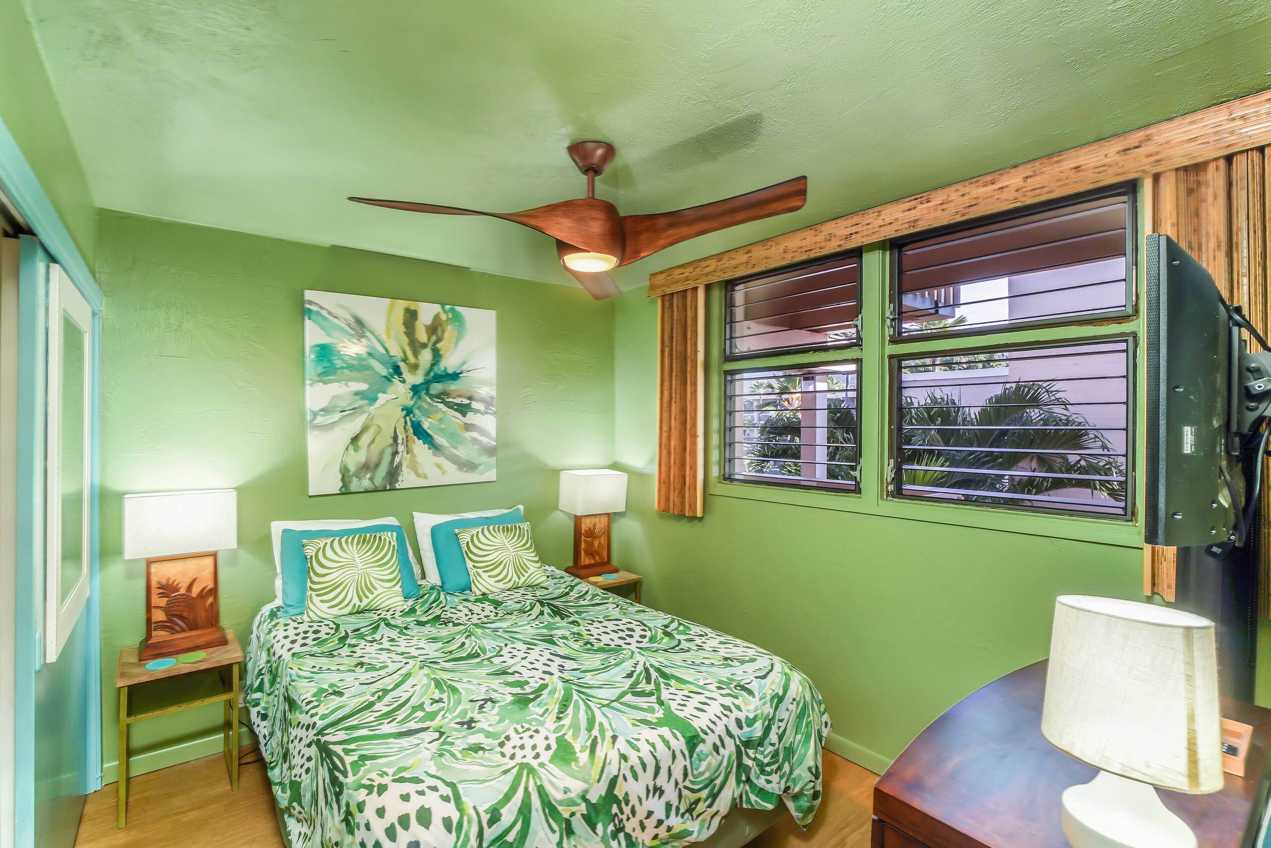 Condo in Kailua-Kona · ★4.17 · 2 bedrooms · 2 beds · 1.5 baths - Image 11