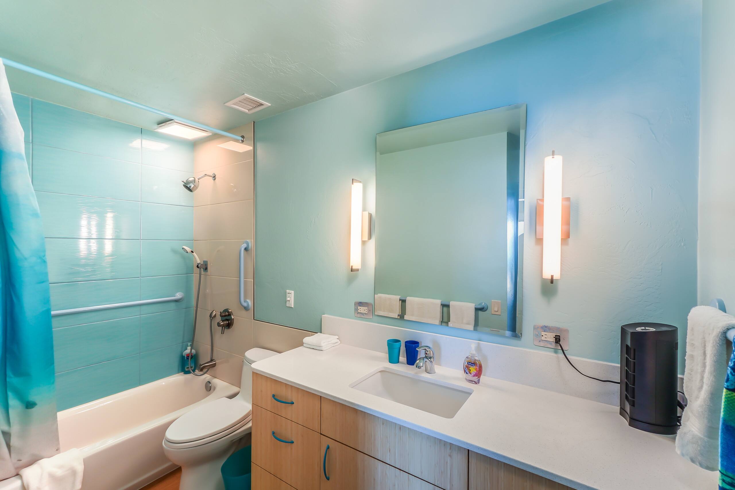 Condo in Kailua-Kona · ★4.17 · 2 bedrooms · 2 beds · 1.5 baths - Image 10