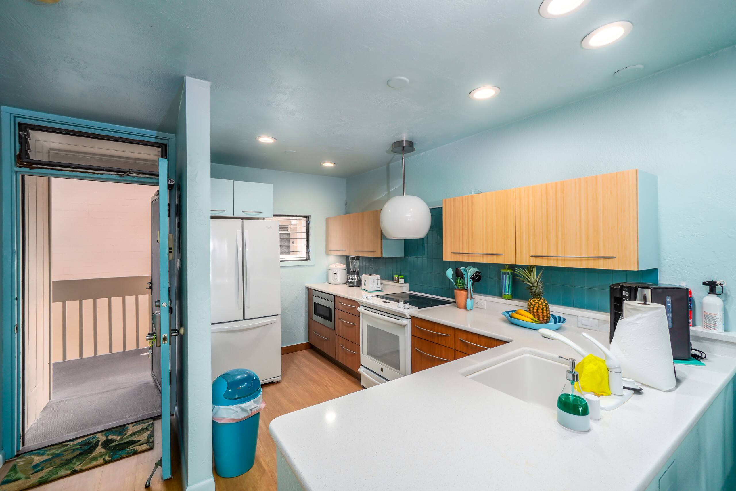 Condo in Kailua-Kona · ★4.17 · 2 bedrooms · 2 beds · 1.5 baths - Image 4